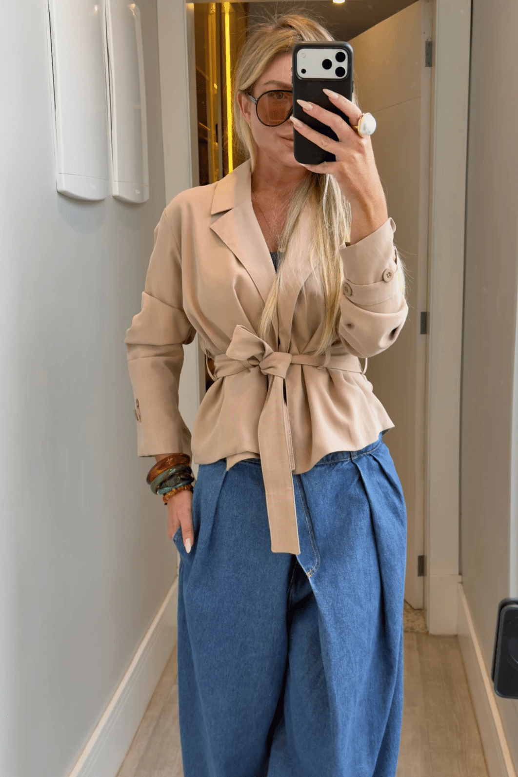 Blazer alfaiataria com amarração Aline BEGE Blazer alfaiataria com amarração Aline BEGE