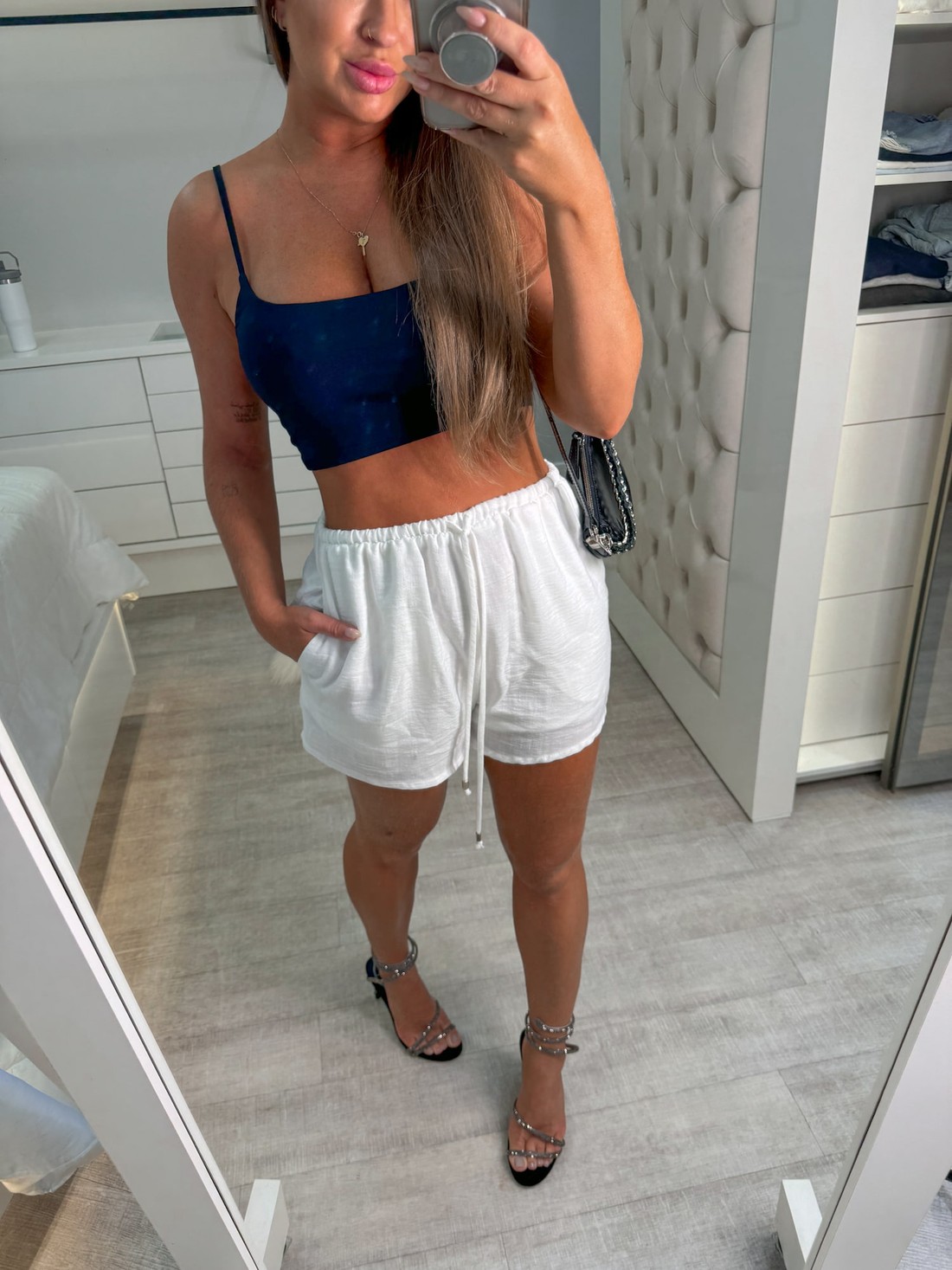 Short fluido off white