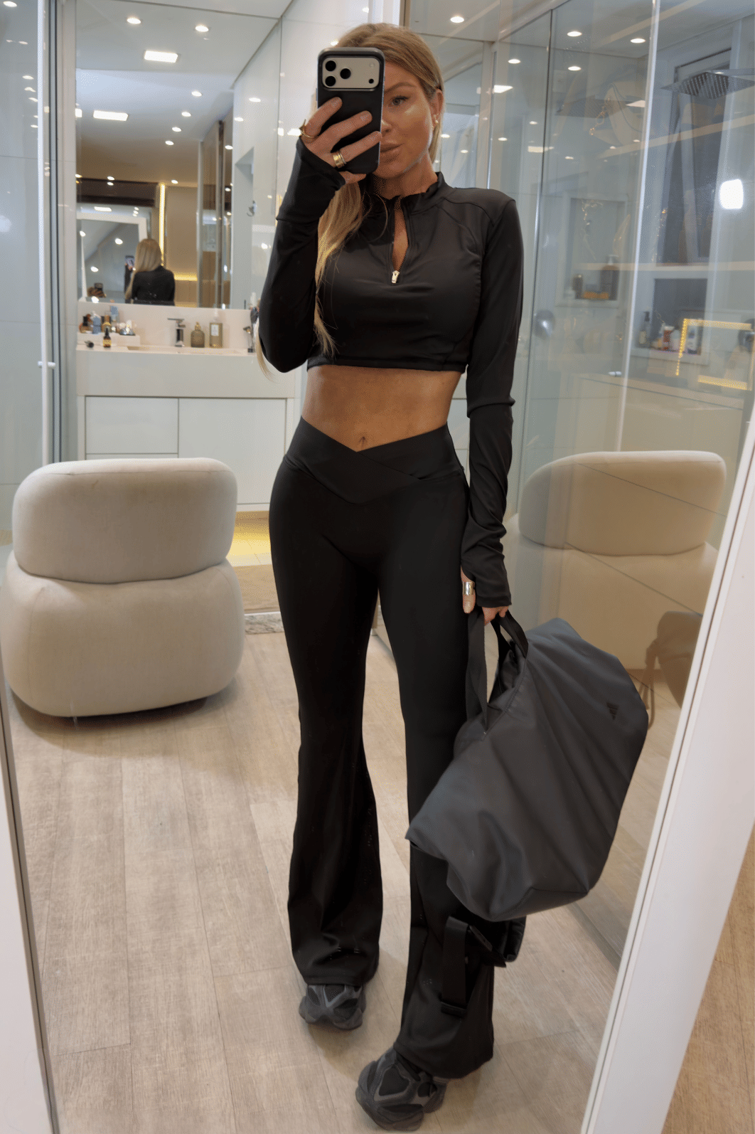 Conjunto calça e cropped com zíper em poliamida PRETO Melissa Conjunto calça e cropped com zíper em poliamida PRETO Melissa