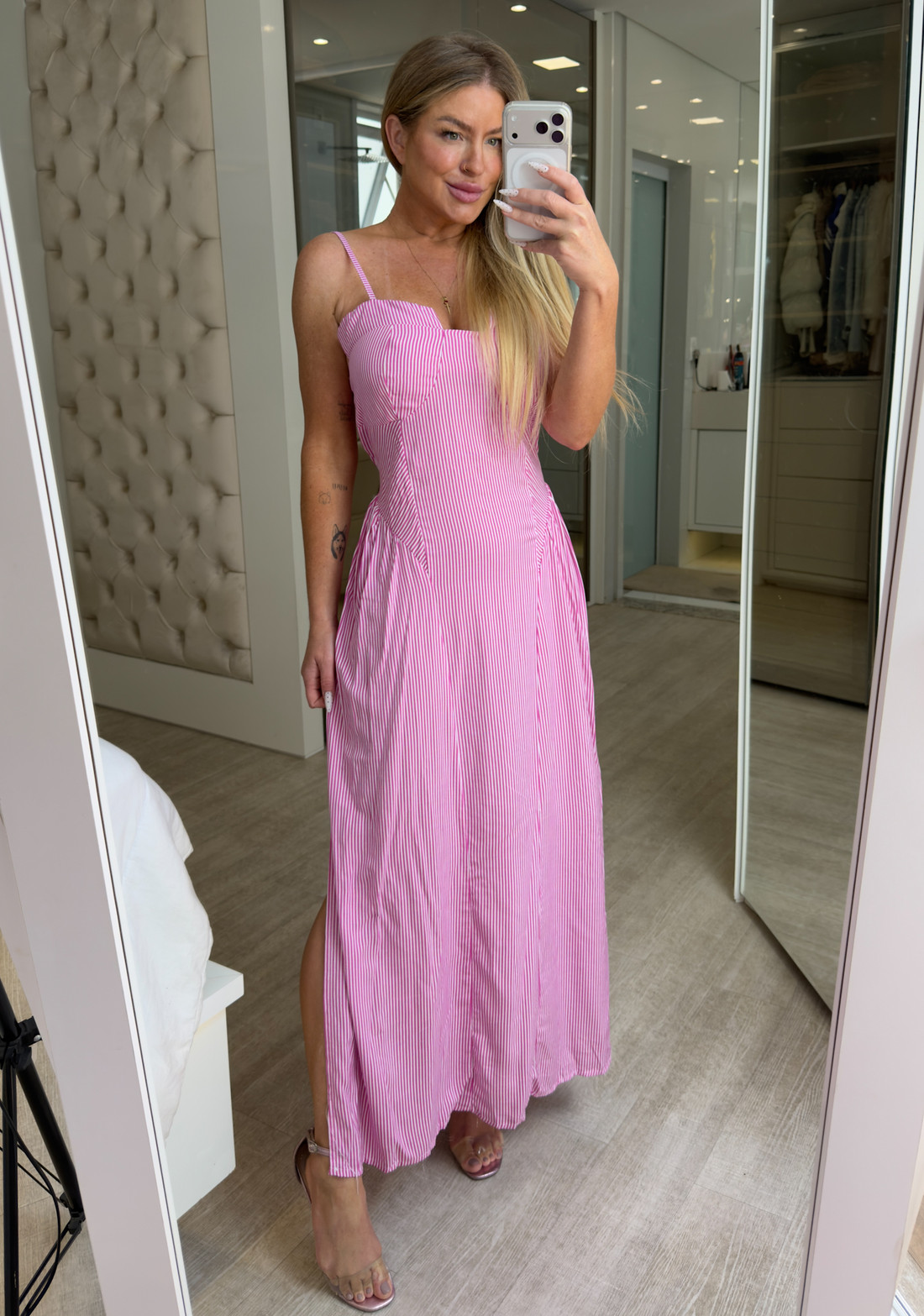 Vestido longo de alcinha estampa de listra