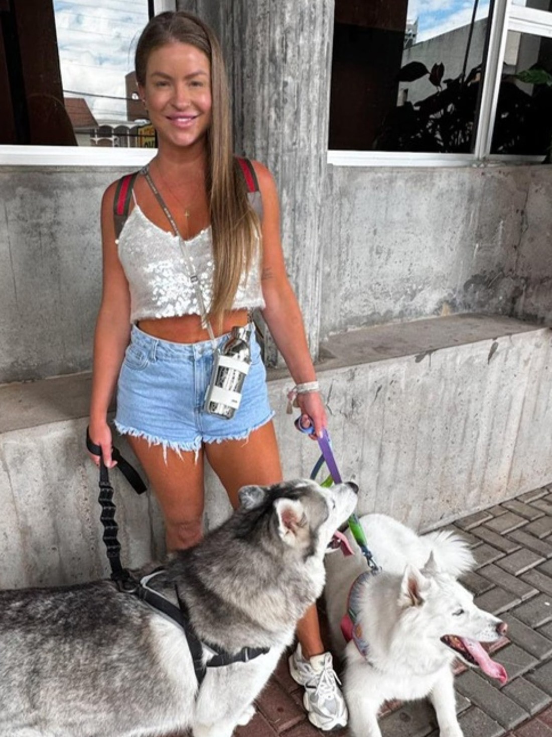 Cropped alcinha com aplicações de paetê Cropped alcinha com aplicações de paetê