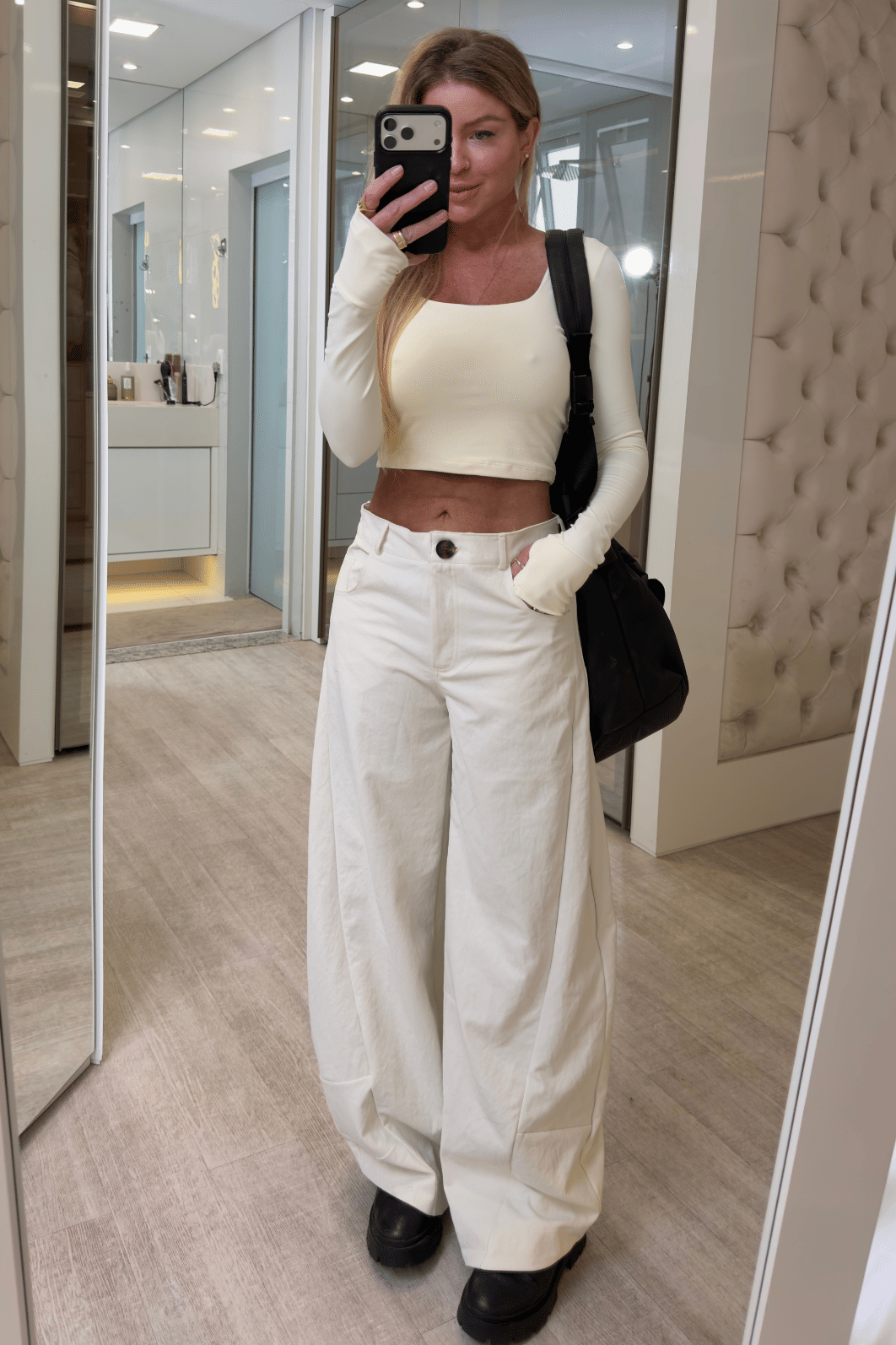 Blusa cropped em poliamida com detalhe de dedinho Grasi OFF WHITE Blusa cropped em poliamida com detalhe de dedinho Grasi OFF WHITE