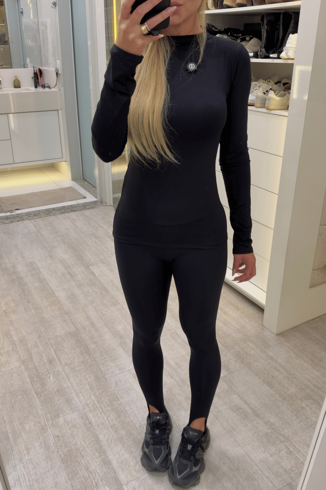 Blusa poliamida manga longa PRETA Leslie Blusa poliamida manga longa PRETA Leslie
