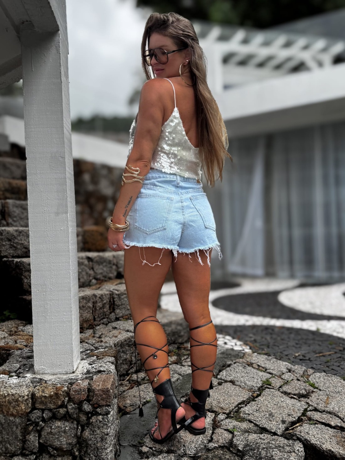 Cropped alcinha com aplicações de paetê Cropped alcinha com aplicações de paetê