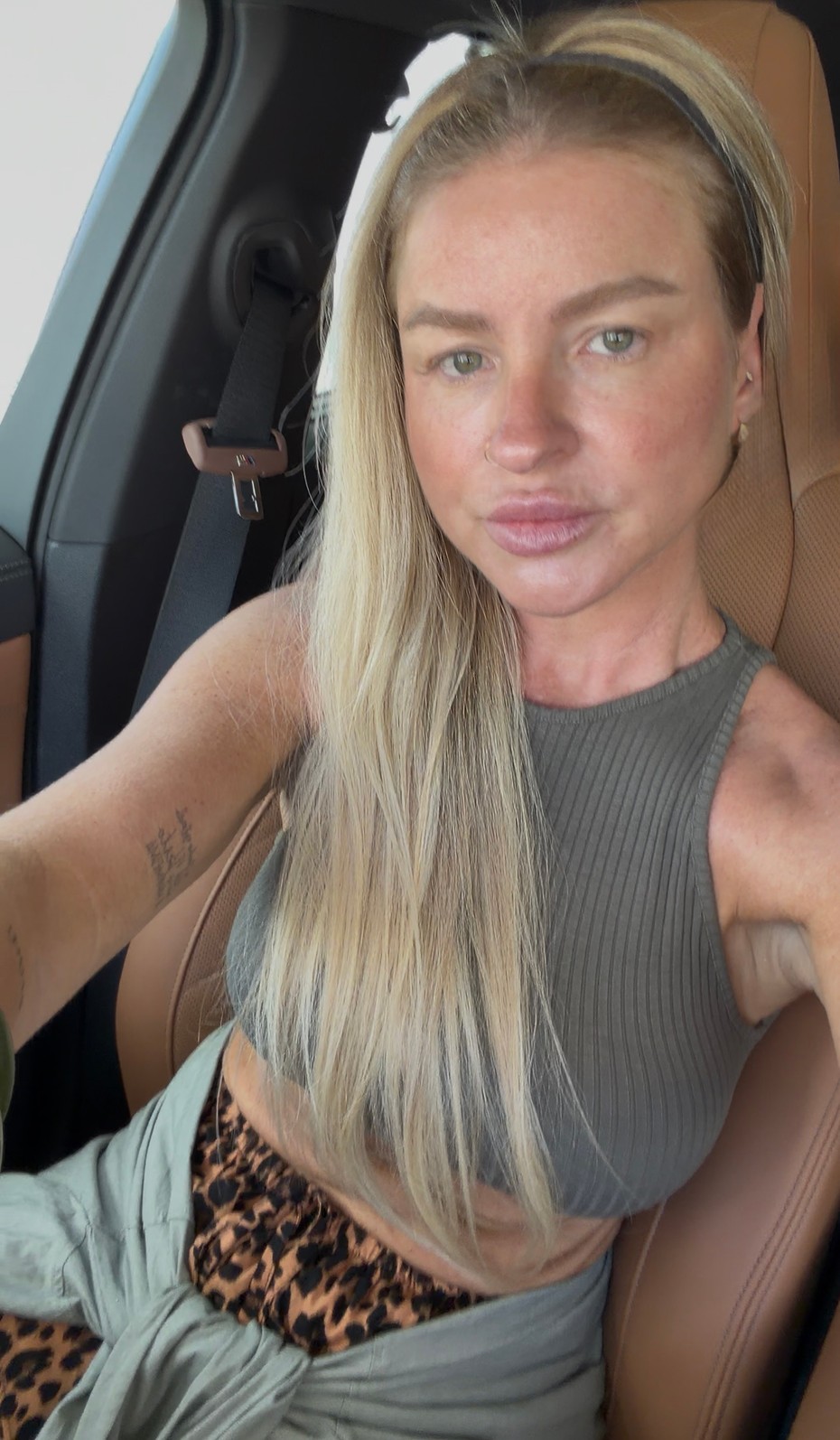 Short saia com babados Lilian estampa de Onça