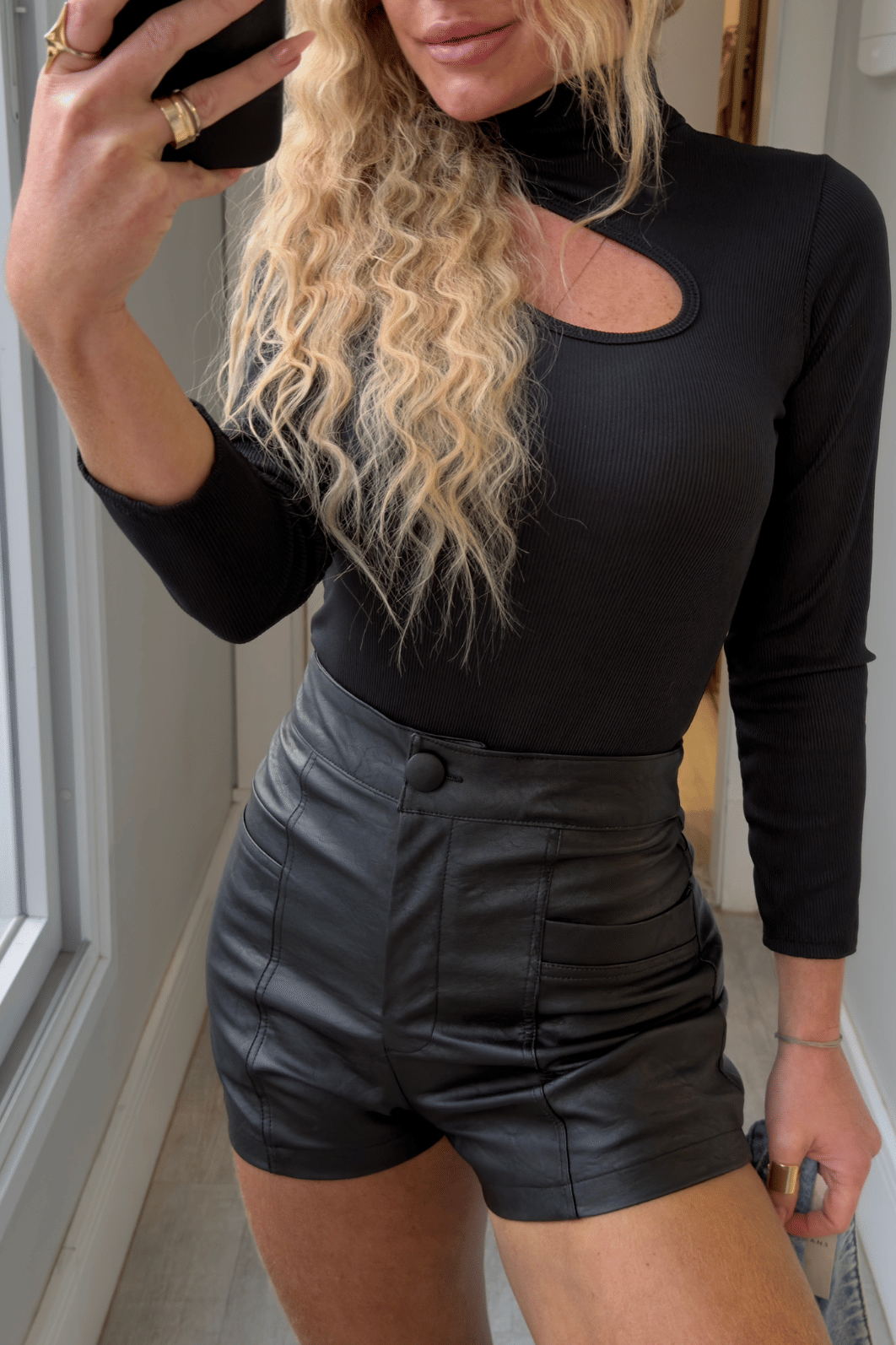 Body manga longa PRETO canelada com recorte