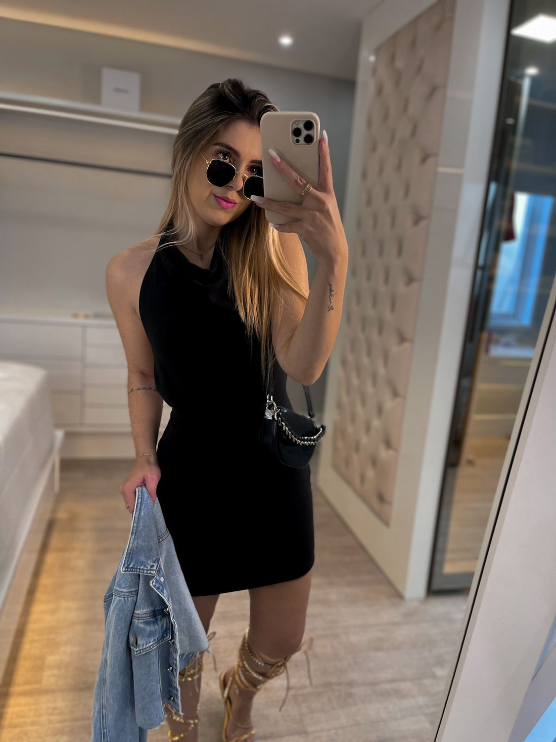 Vestido curto frente única preto Vestido curto frente única preto