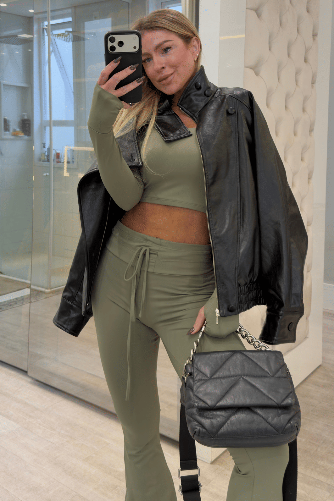 Calça flare em poliamida VERDE Grasi Calça flare em poliamida VERDE Grasi