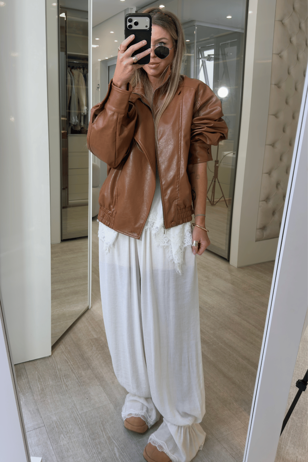Calça balloon com detalhes em renda Paola Calça balloon com detalhes em renda Paola