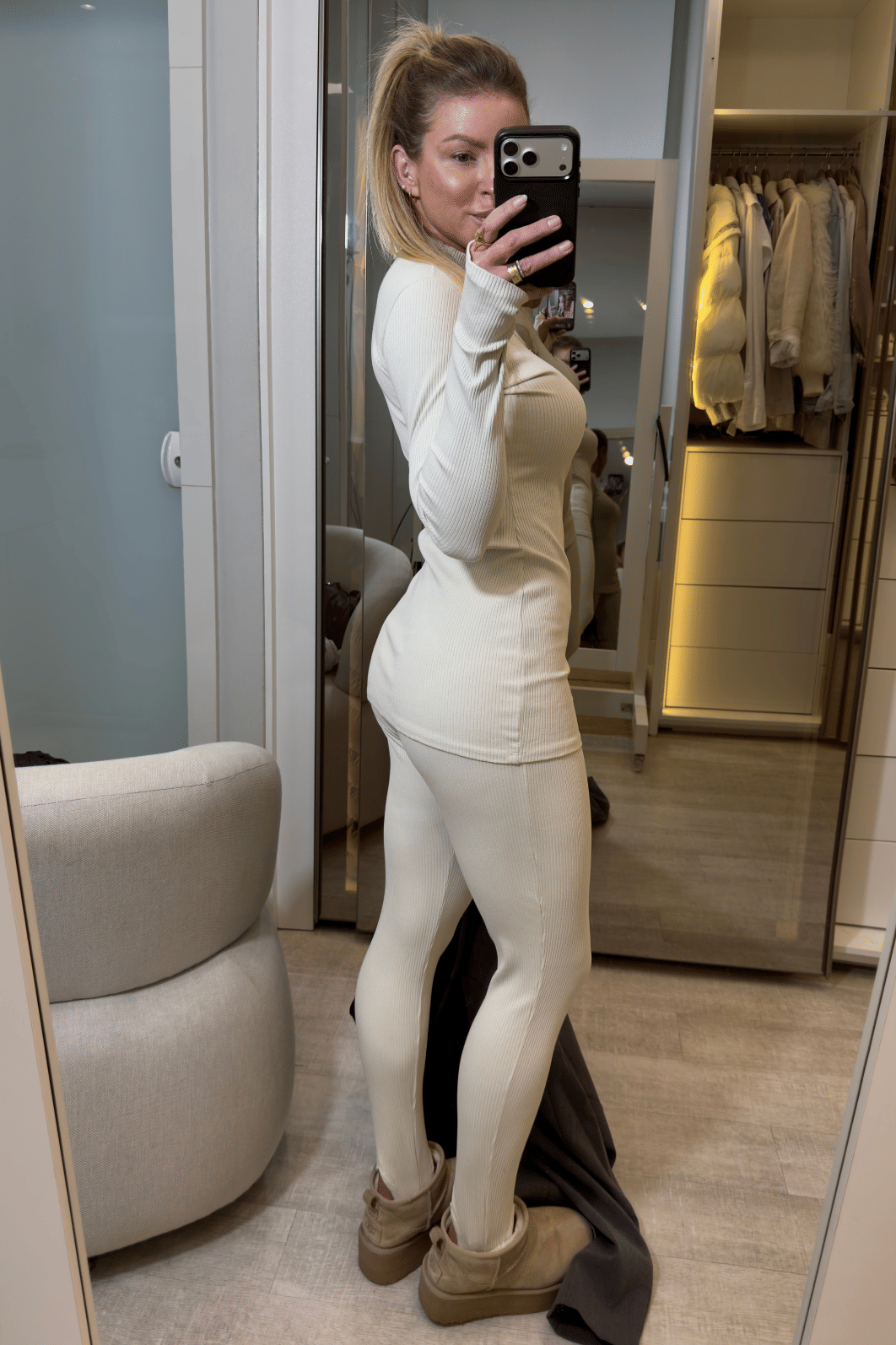 Conjunto canelado calça pezinho e blusa Mirella Conjunto canelado calça pezinho e blusa Mirella