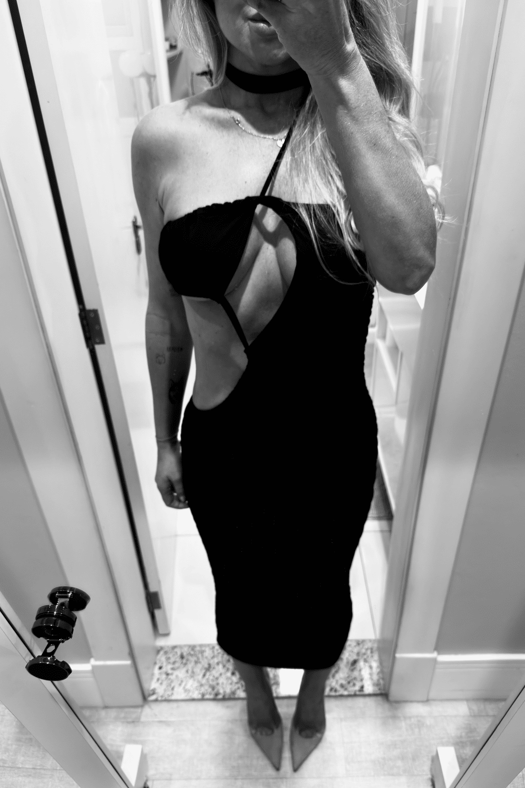 Vestido midi com recortes e franzido Katherine