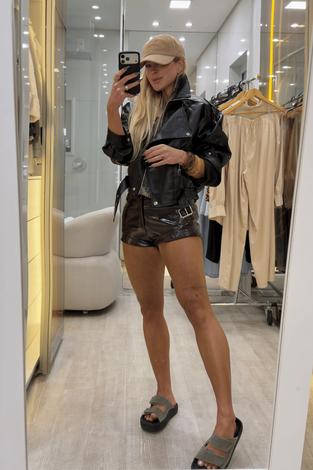 Short em couro Brilhoso MARROM Emanuelli