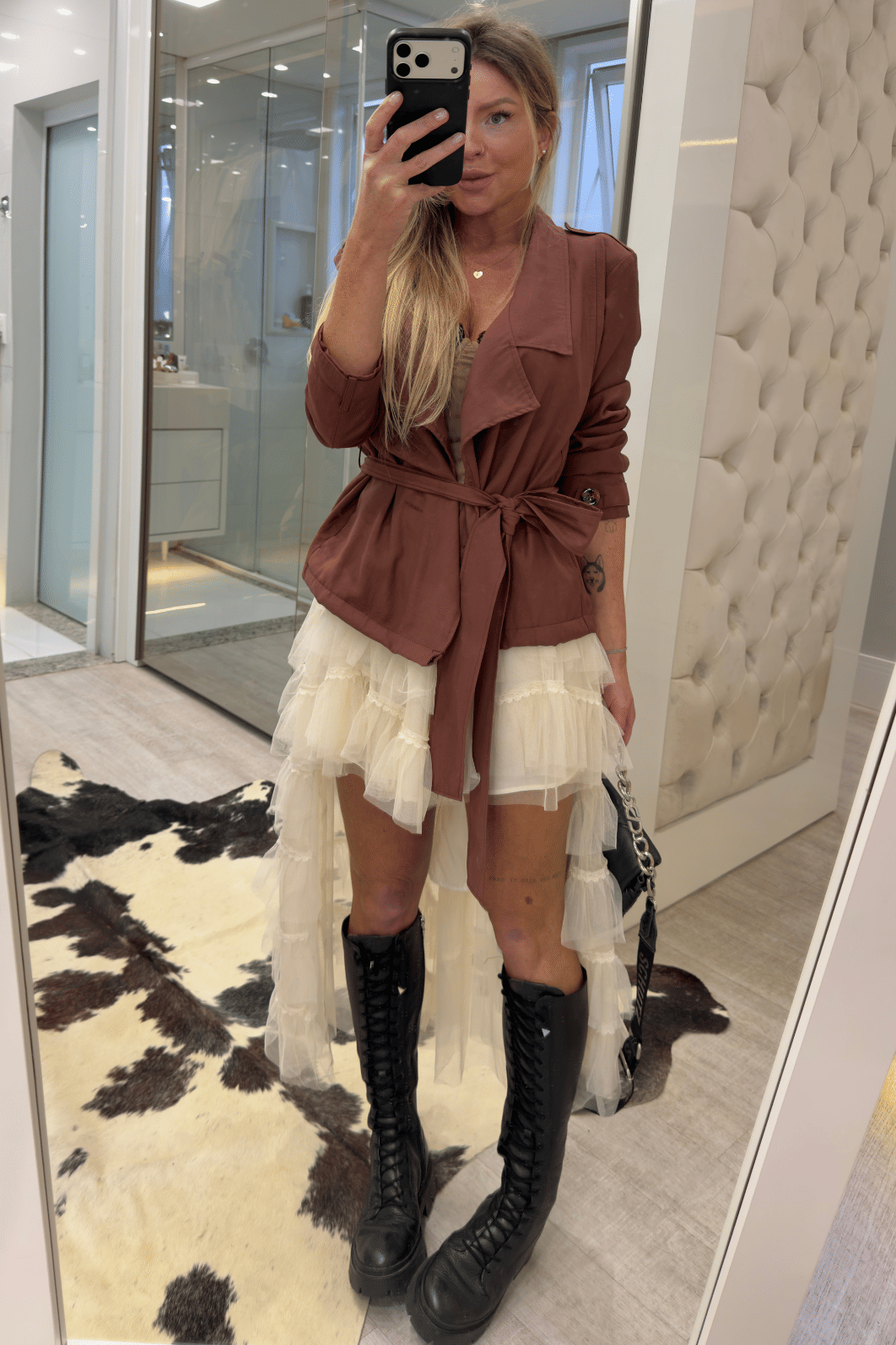 Casaco trench coat curto com cinto MILENA Casaco trench coat curto com cinto MILENA