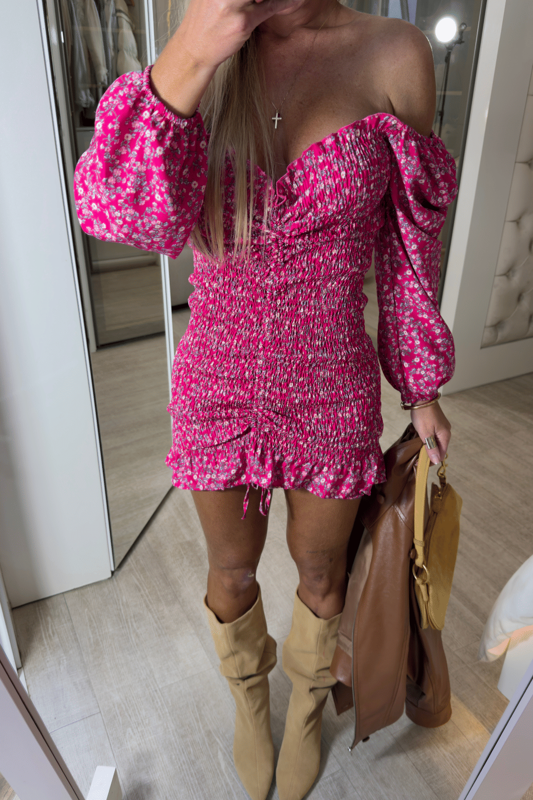 Vestido cereja manga longa pink com flores brancas Vestido cereja manga longa pink com flores brancas