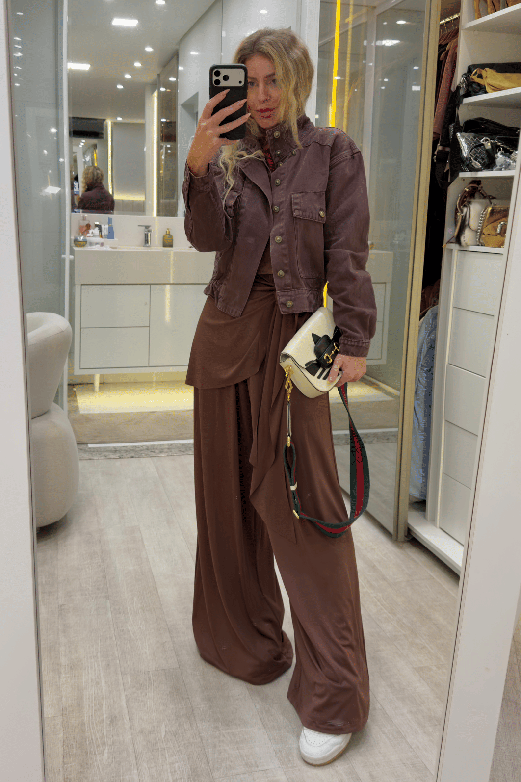Calça pantalona com sobreposição em poliamida Calça pantalona com sobreposição em poliamida