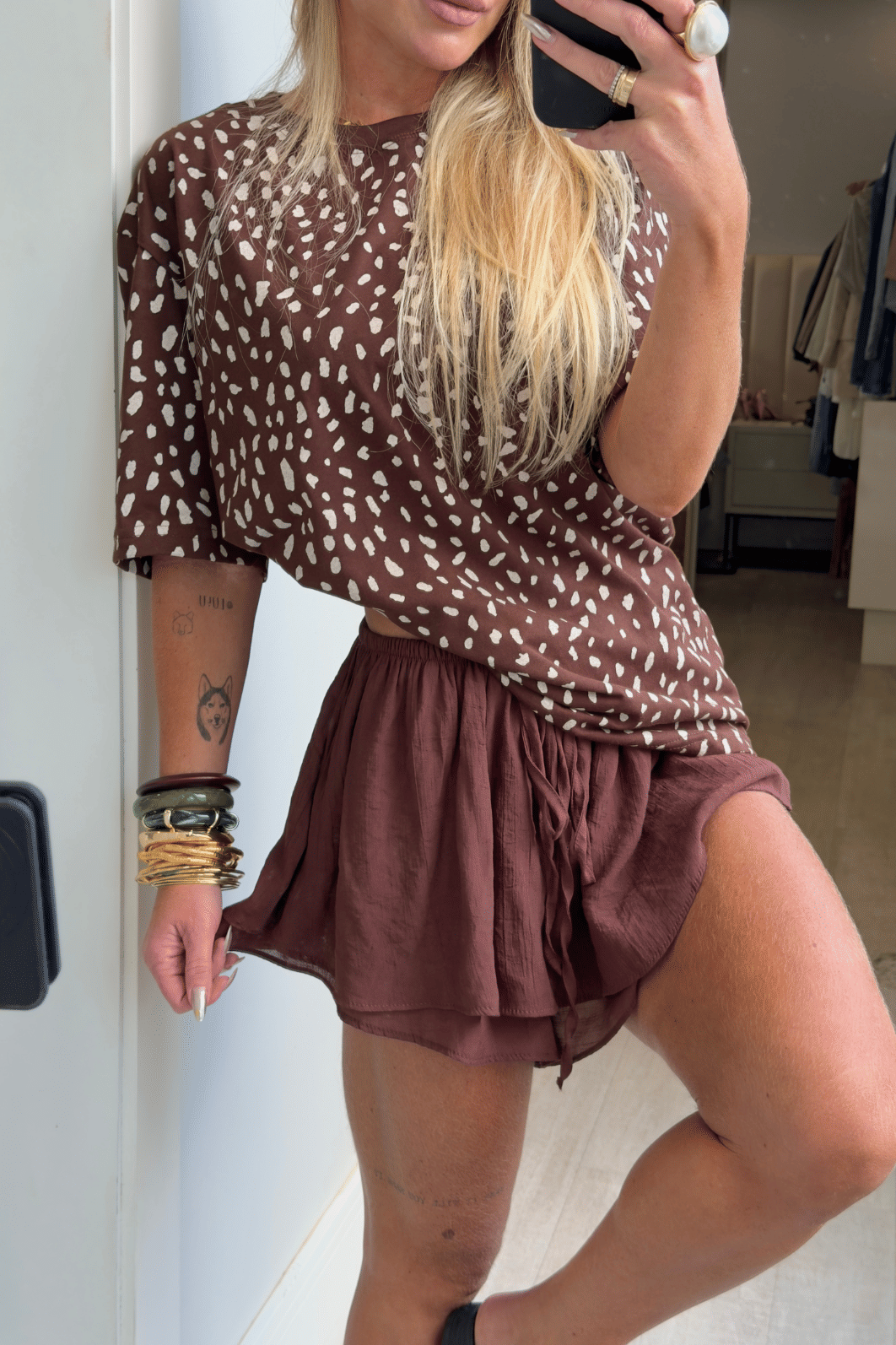 Short saia com babados Lilian Marrom Café