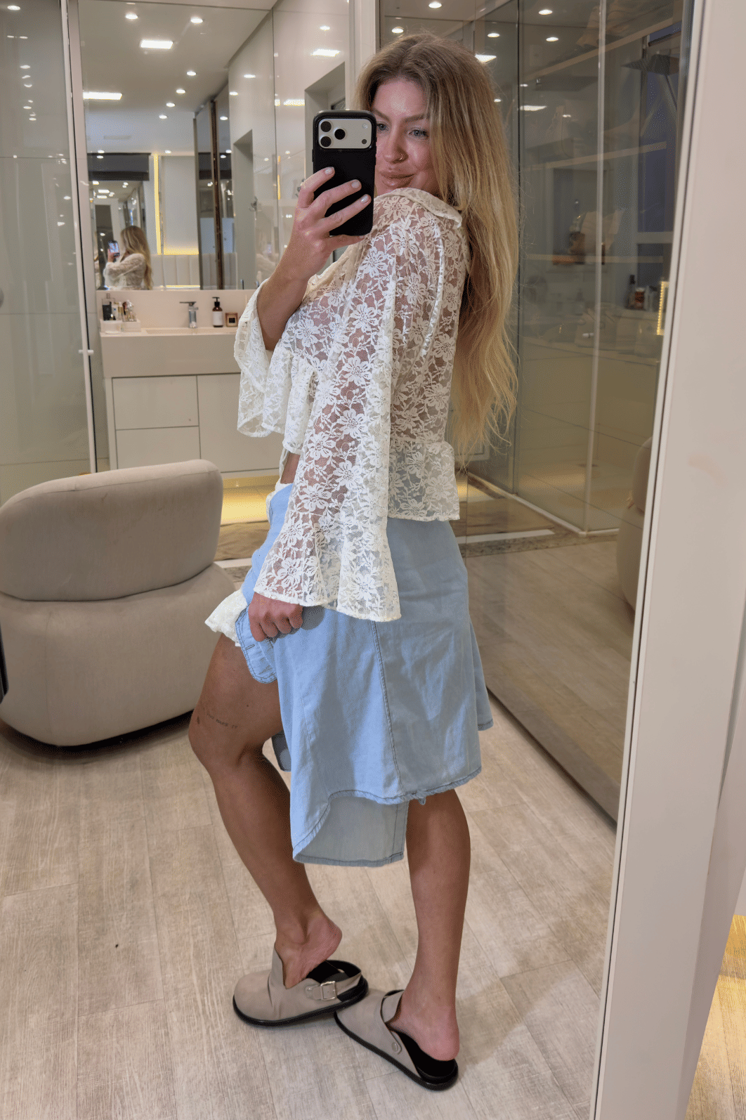 Blusa bata manga longa em renda Ester OFF Blusa bata manga longa em renda Ester OFF