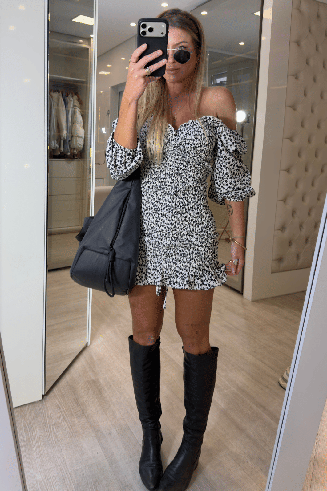 Vestido cereja manga longa branco com flores preta