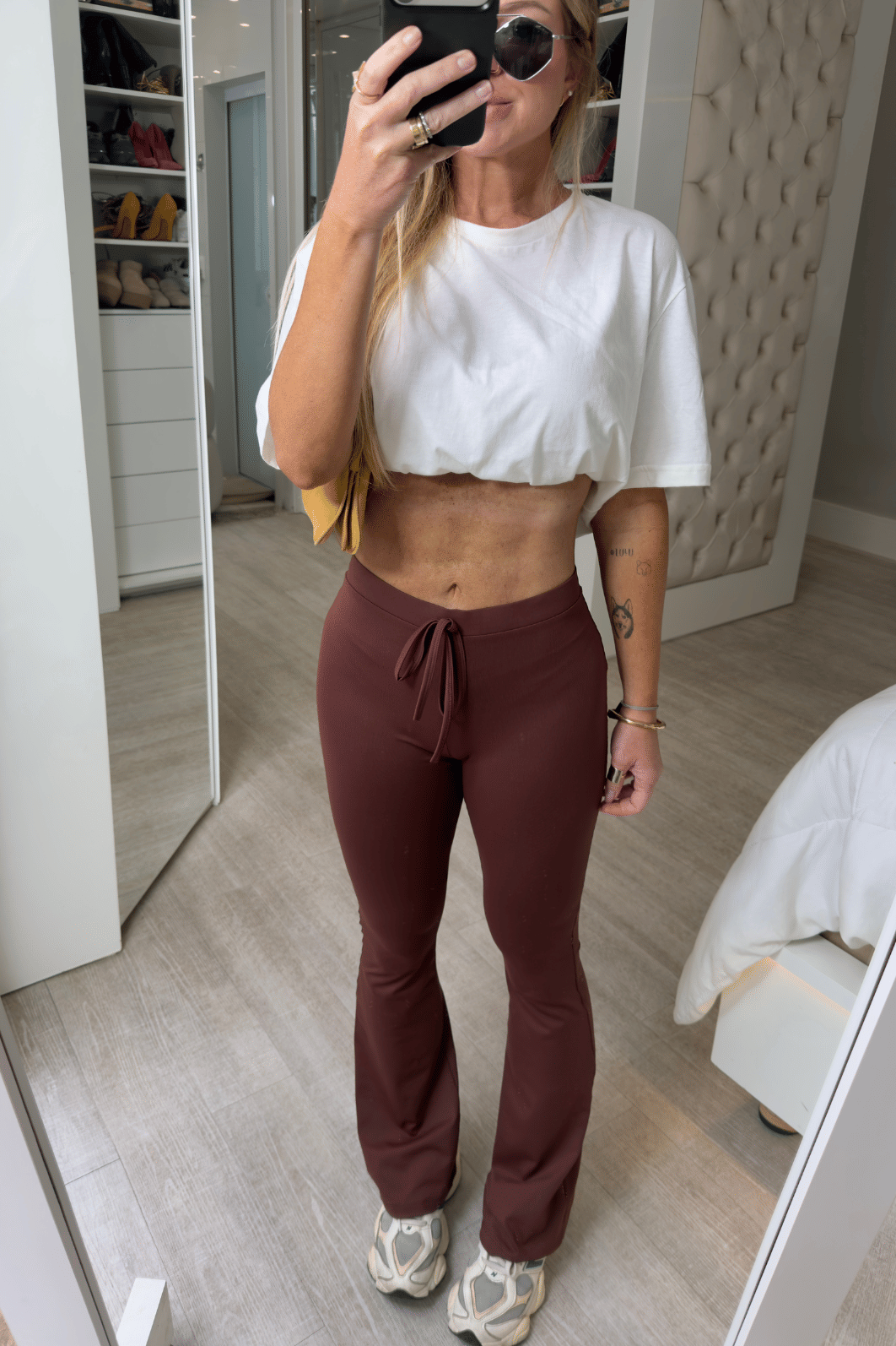 Calça flare em poliamida MARROM Greice Calça flare em poliamida MARROM Greice