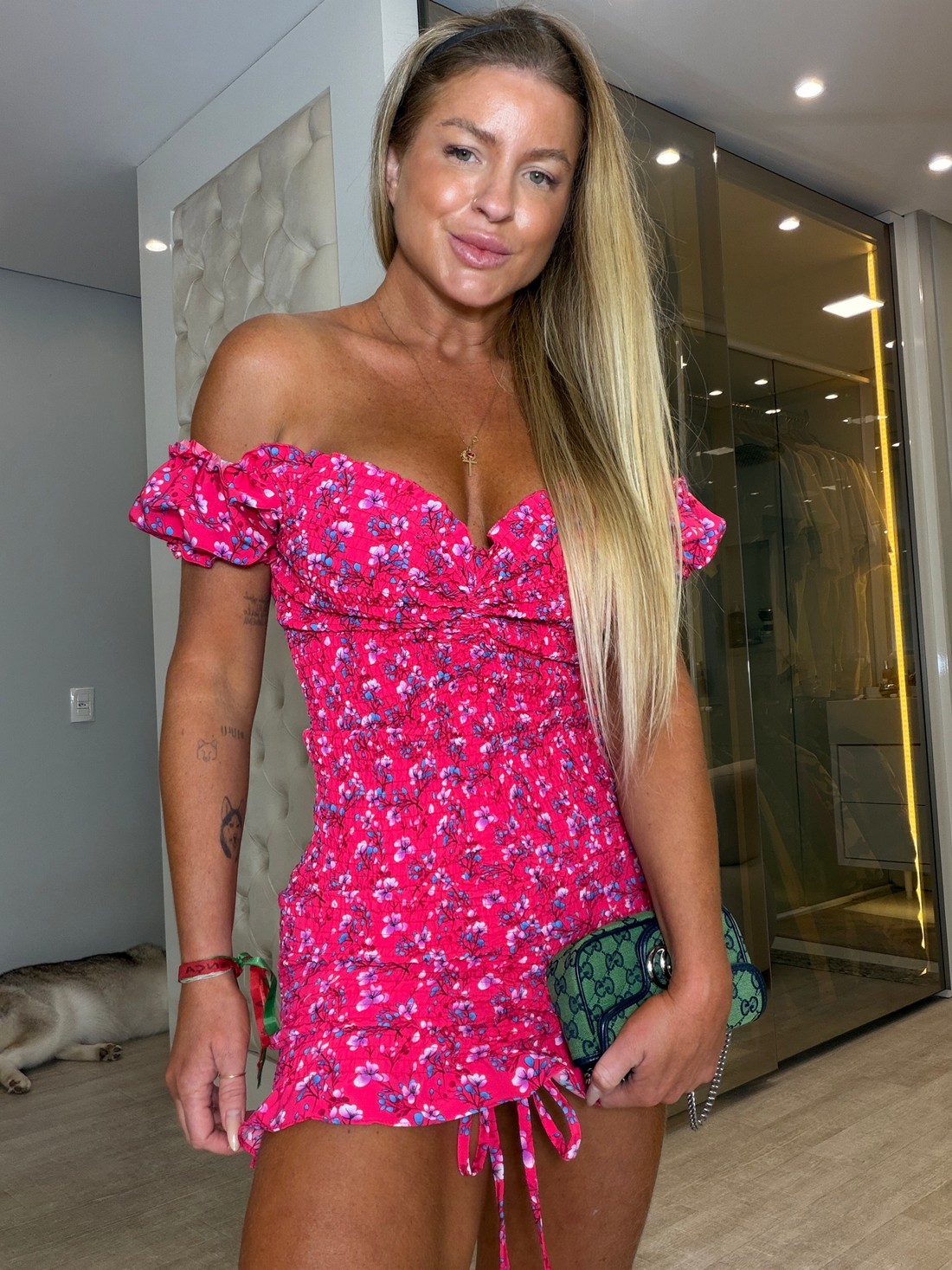 Vestido cereja pink com estampa de  flores