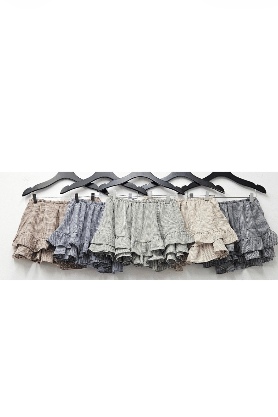 Conjunto bata ombro a ombro e short com babados estampa xadrez