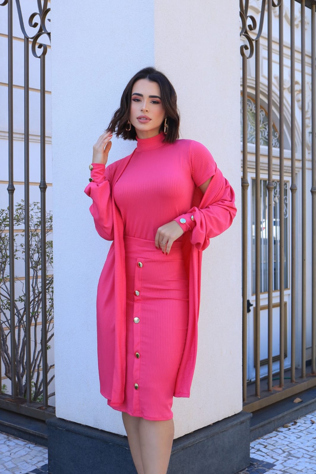 Conjunto Três Peças Com Saia Midi Blusa Manga Curta E Cardigan 0233 Conjunto Três Peças Com Saia Midi Blusa Manga Curta E Cardigan 0233