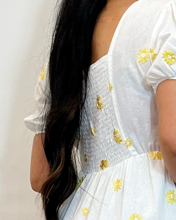 Vestido Longo Em Algodão Bordado Com Flores Amarelas 2213 Vestido Longo Em Algodão Bordado Com Flores Amarelas 2213