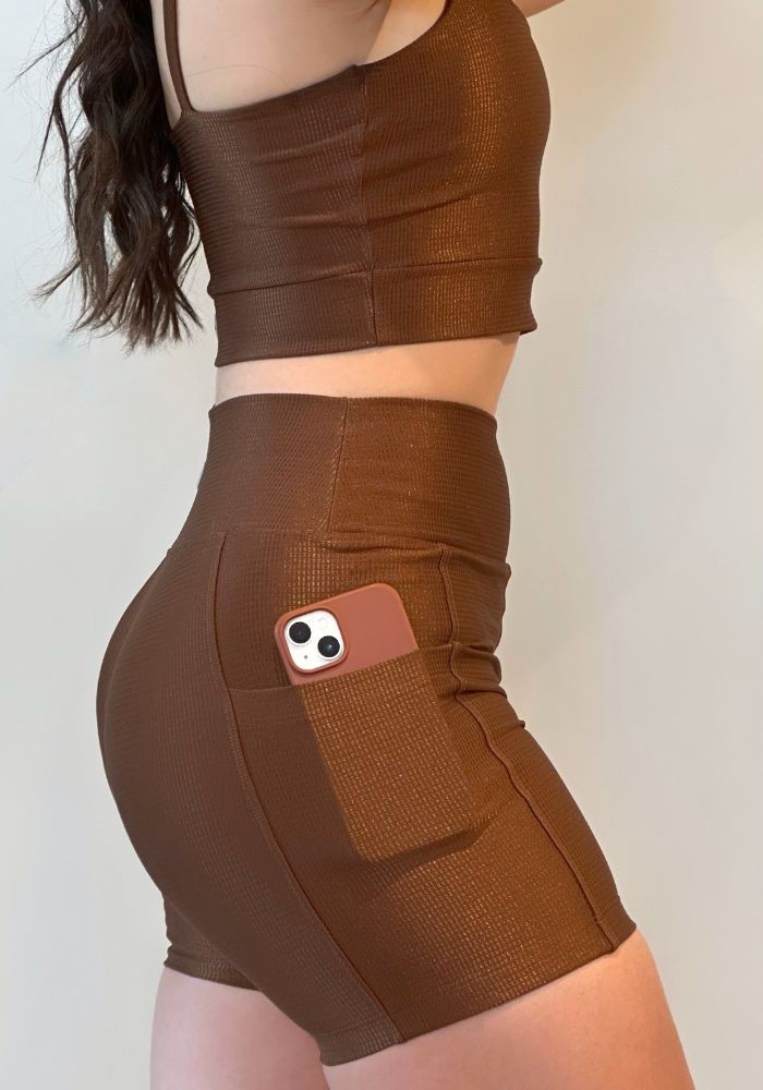 Shorts Bolso cor Coffee Marrom