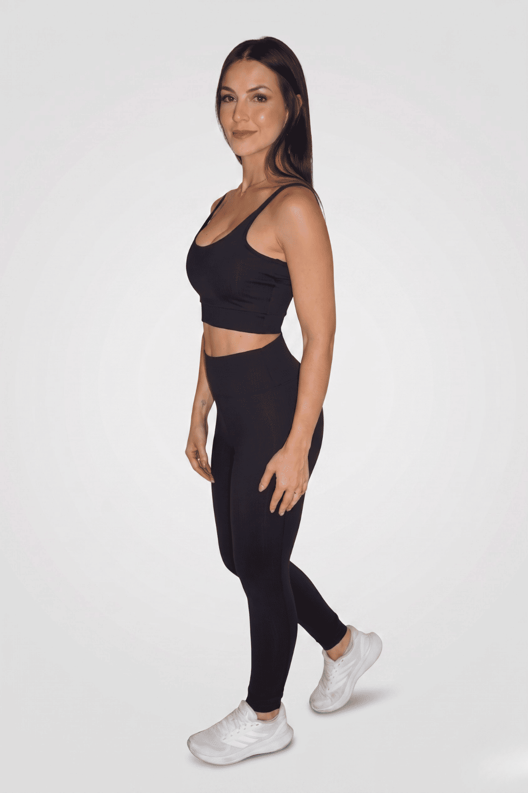 Conjunto Legging Shape modelo levanta bumbum cor Preto + top alcinha
