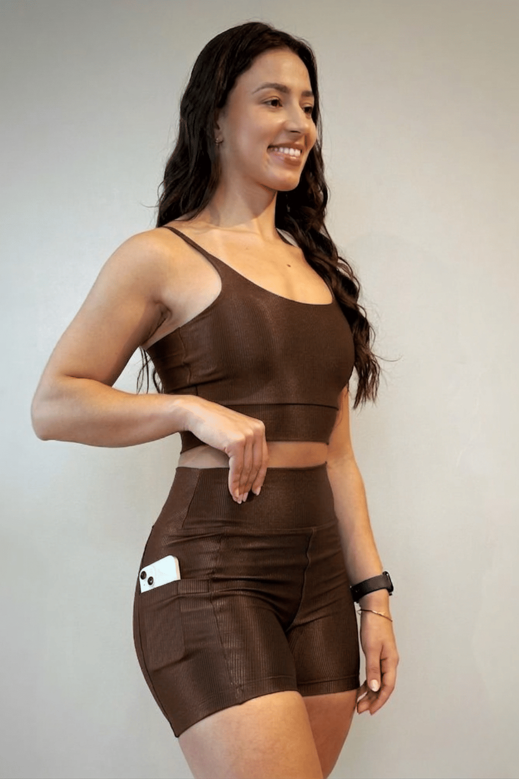 Shorts bolso cor Marrom Intenso Canelado