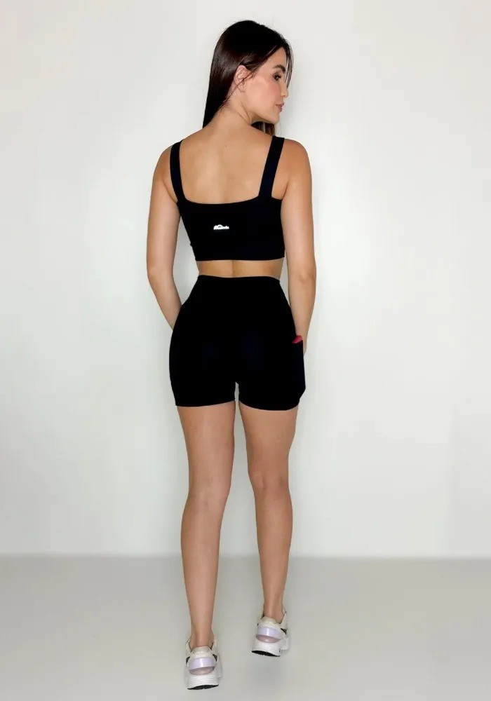 Conjunto Shorts com Bolso Preto + Top Alça Larga com Elástico