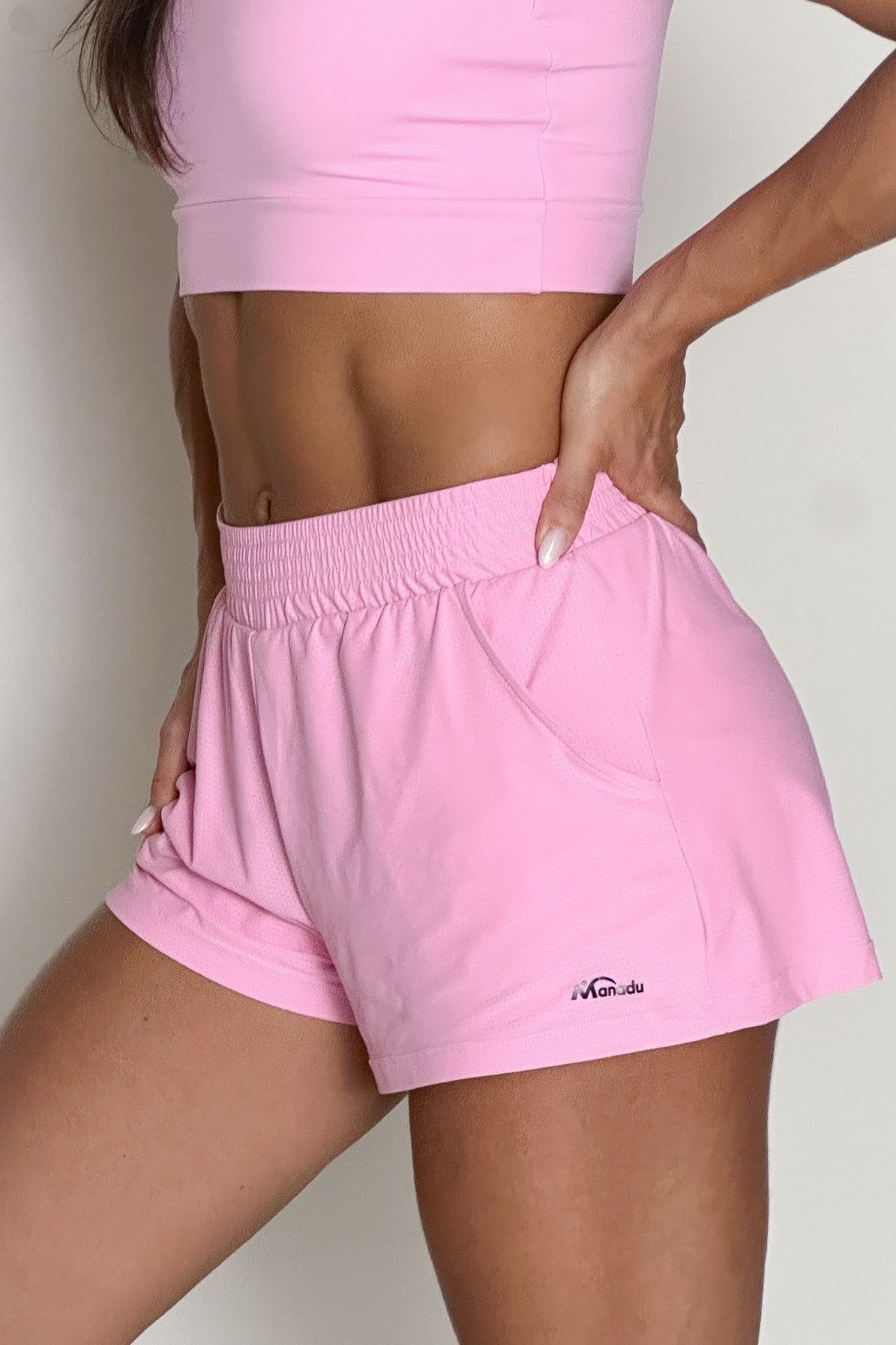 Shorts Sobreposto Bolso cor Rosa Claro