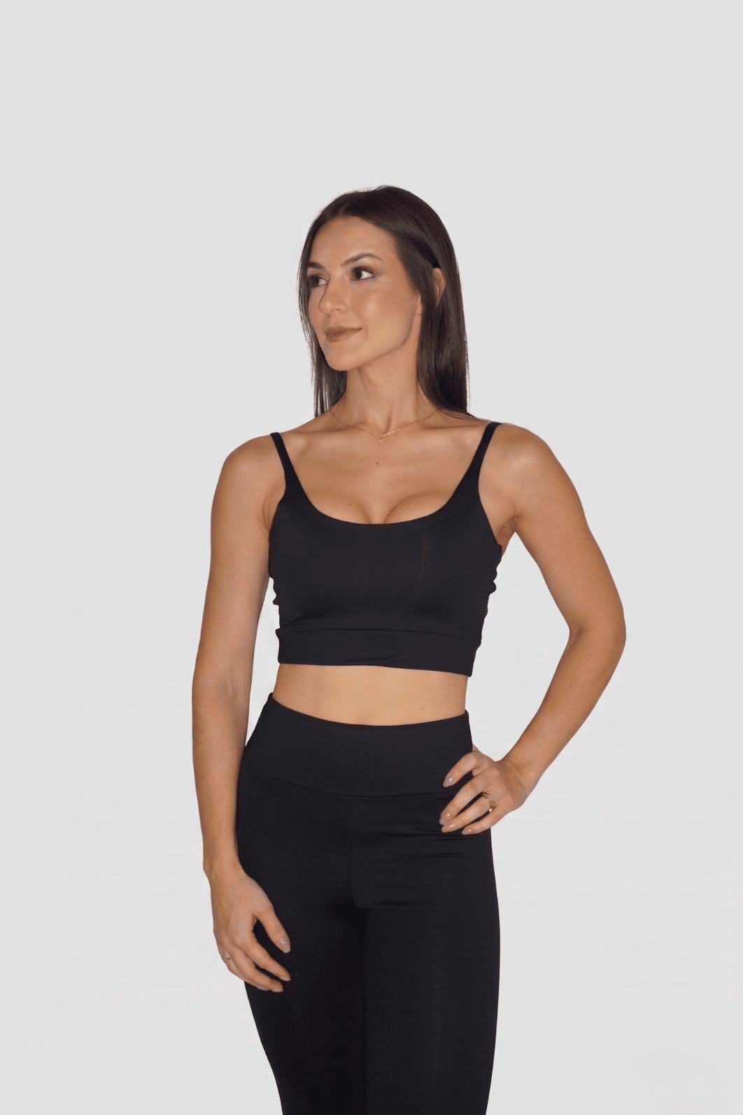 Conjunto Legging Shape modelo levanta bumbum cor Preto + top alcinha