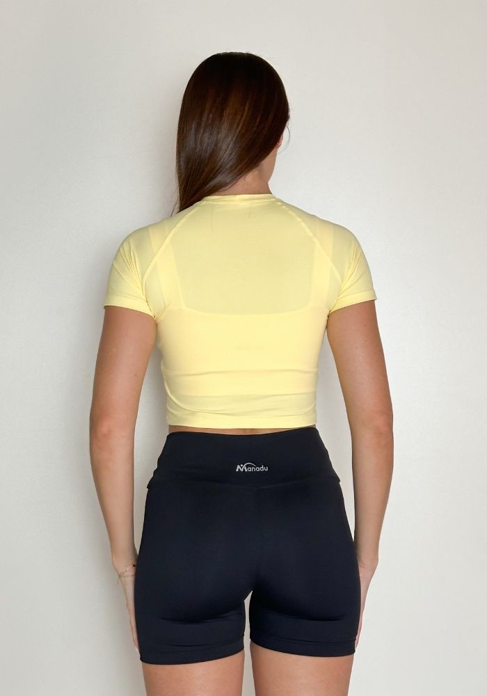 Blusa Cropped cor Amarelo Kisses Liso