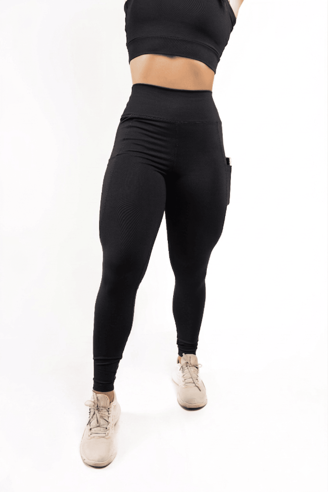 Conjunto Legging Preta com Bolso + Top de Alça Larga Conjunto Legging Preta com Bolso + Top de Alça Larga