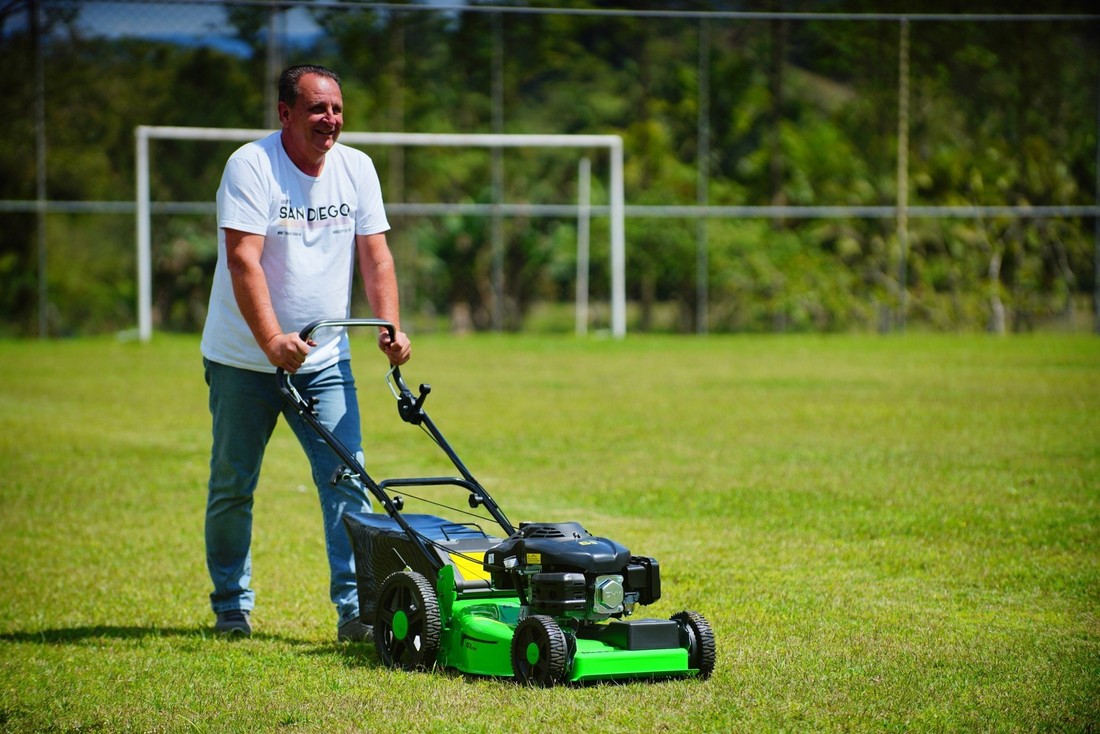 Cortador de Grama a Gasolina TH-750 201CC Com Motor Honda 4 Tempos Trapp Cortador de Grama a Gasolina TH-750 201CC Com Motor Honda 4 Tempos Trapp