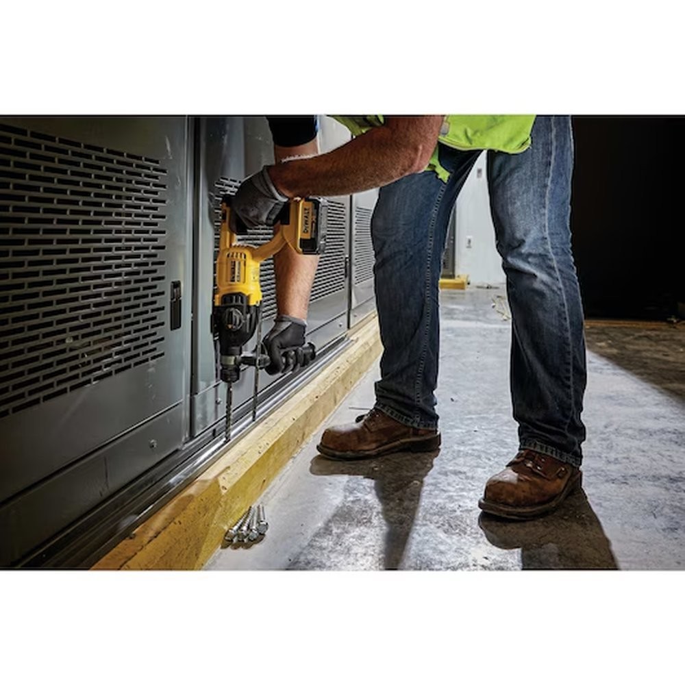 Martelete Perfurador e Rompedor Dewalt DCH133B-B3 SDS-Plus 20V (sem Bateria e Sem Carregador) Martelete Perfurador e Rompedor Dewalt DCH133B-B3 SDS-Plus 20V (sem Bateria e Sem Carregador)