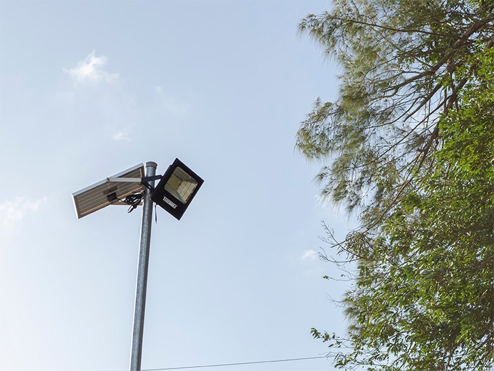 Refletor TR Led Solar 25W Preto 6500K