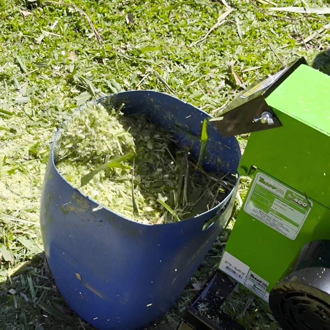 Triturador Picador Forrageiro TRP-400G Com Motor 7CV a Gasolina NR-12 Trapp Triturador Picador Forrageiro TRP-400G Com Motor 7CV a Gasolina NR-12 Trapp