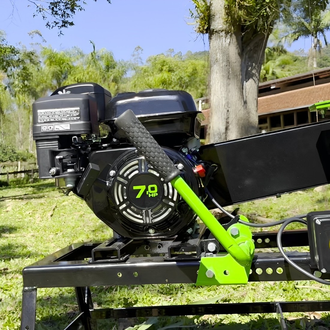 Triturador Picador Forrageiro TRP-400G Com Motor 7CV a Gasolina NR-12 Trapp Triturador Picador Forrageiro TRP-400G Com Motor 7CV a Gasolina NR-12 Trapp