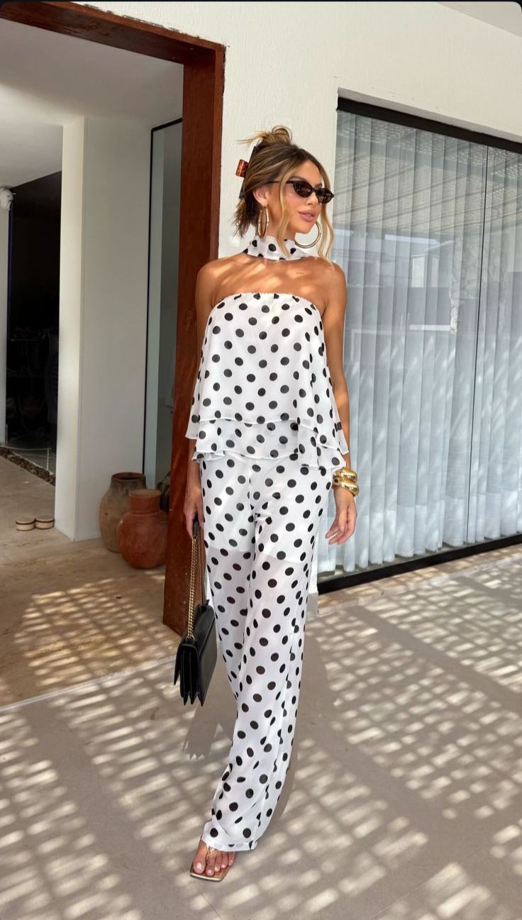 Conjunto tomara que caia e calça poá branco Conjunto tomara que caia e calça poá branco