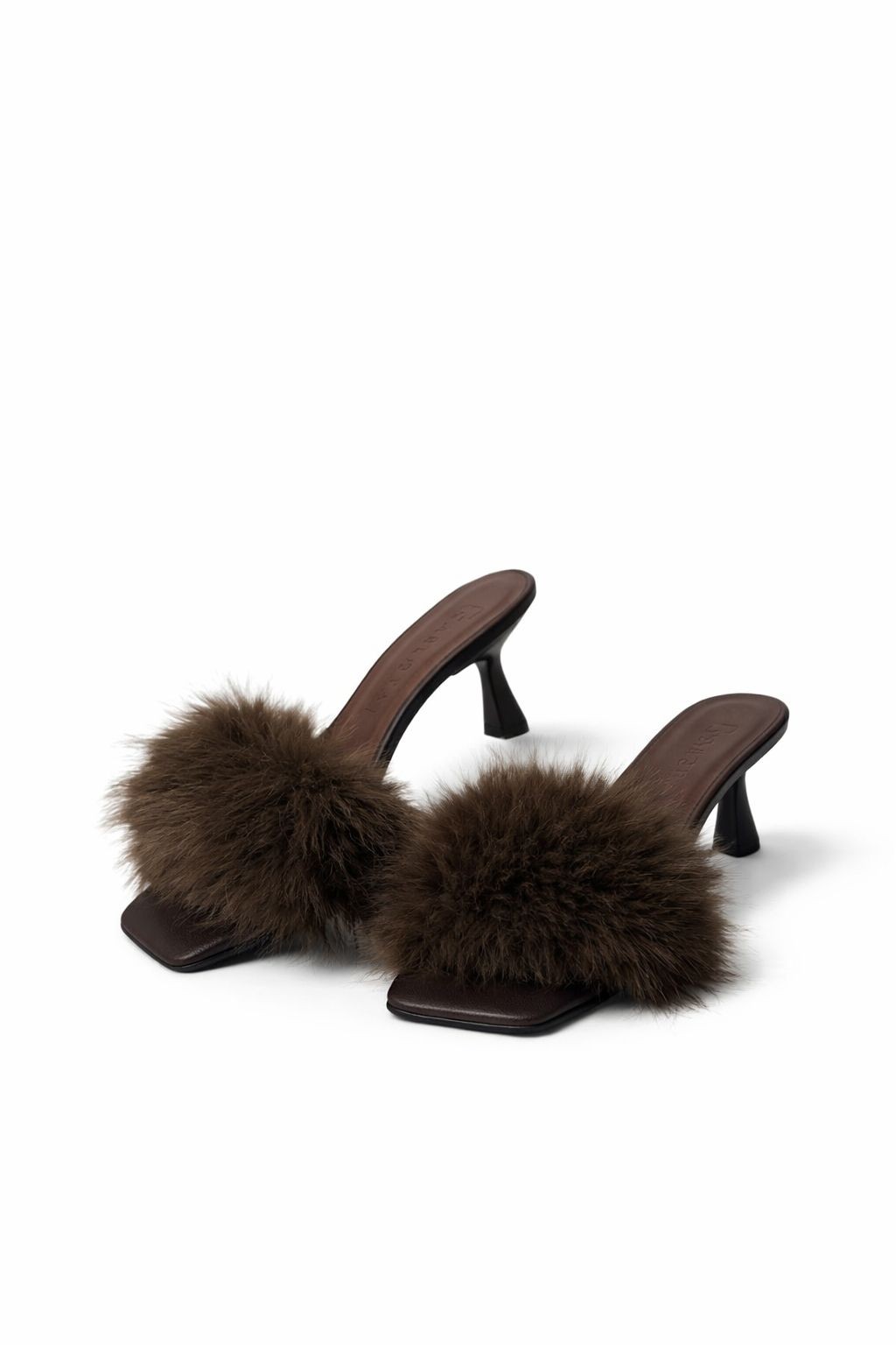 Tamanco de salto marrom com pelo Tamanco de salto marrom com pelo