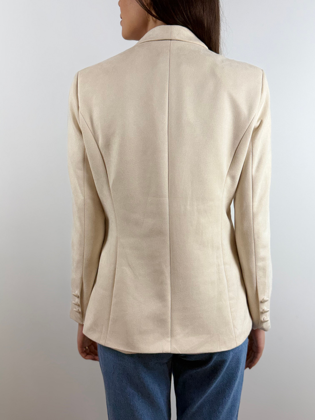 Blazer em suede lapela ampla off white Blazer em suede lapela ampla off white