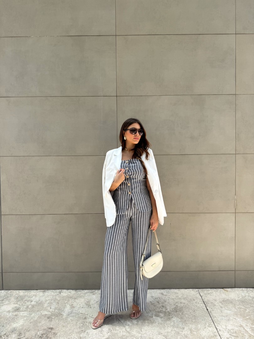 Conjunto listrado tomara que caia e calça cinza Conjunto listrado tomara que caia e calça cinza