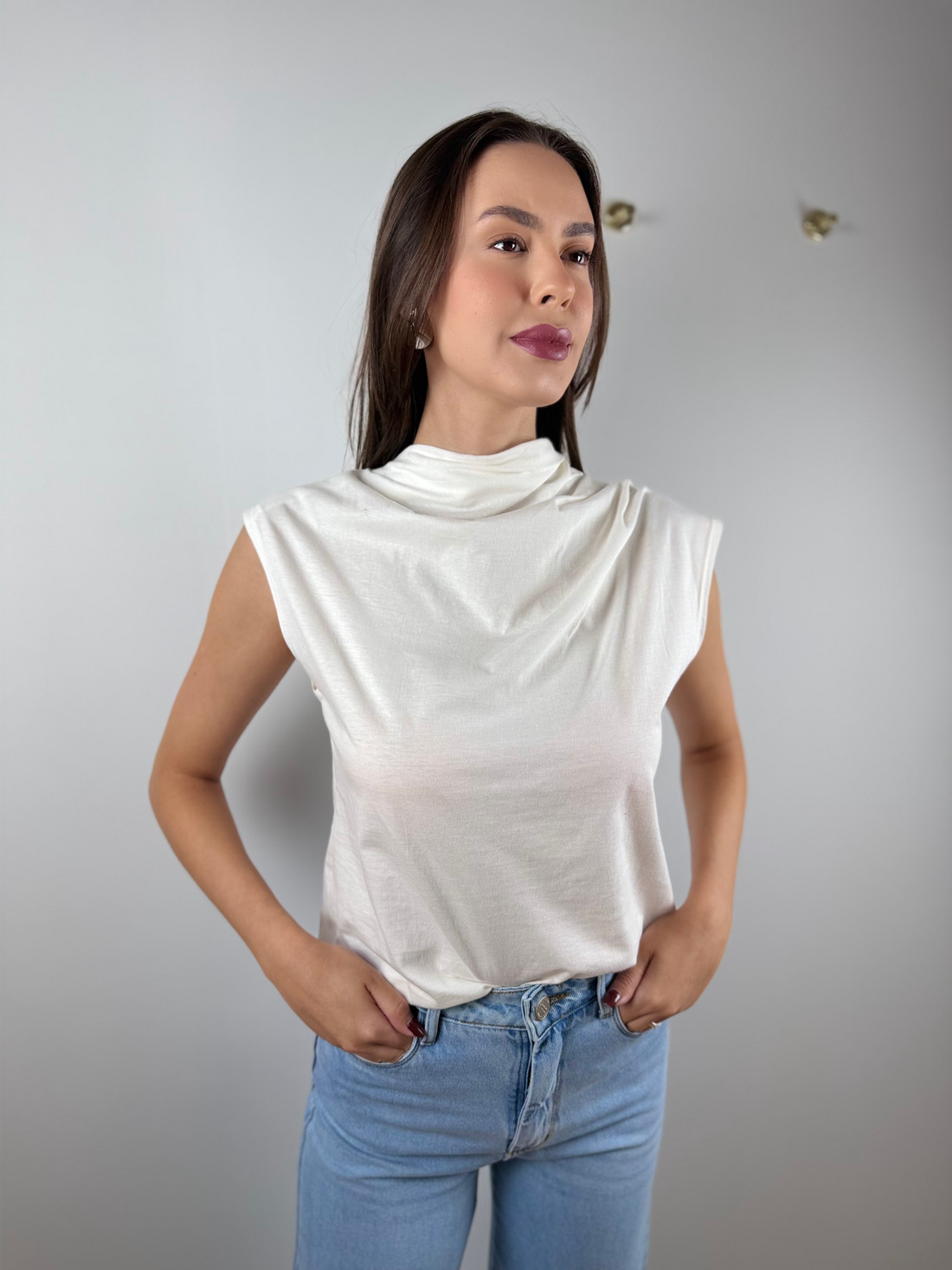 Blusa em algodão com drapeado off white Blusa em algodão com drapeado off white