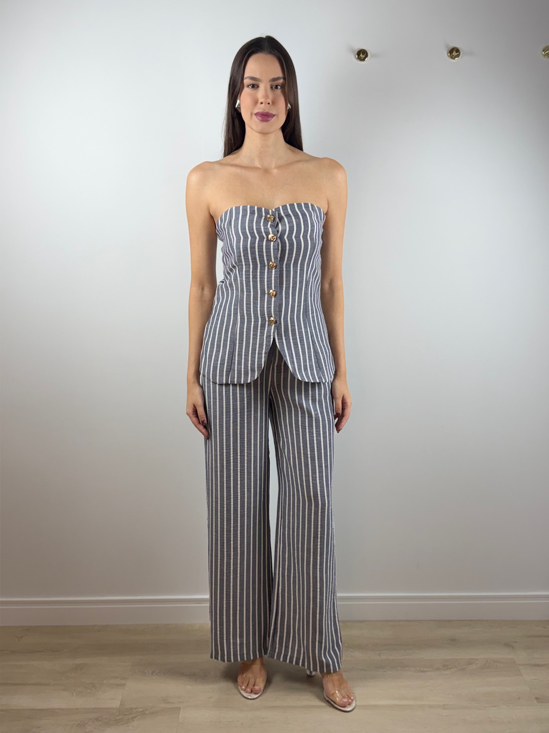 Conjunto listrado tomara que caia e calça cinza Conjunto listrado tomara que caia e calça cinza