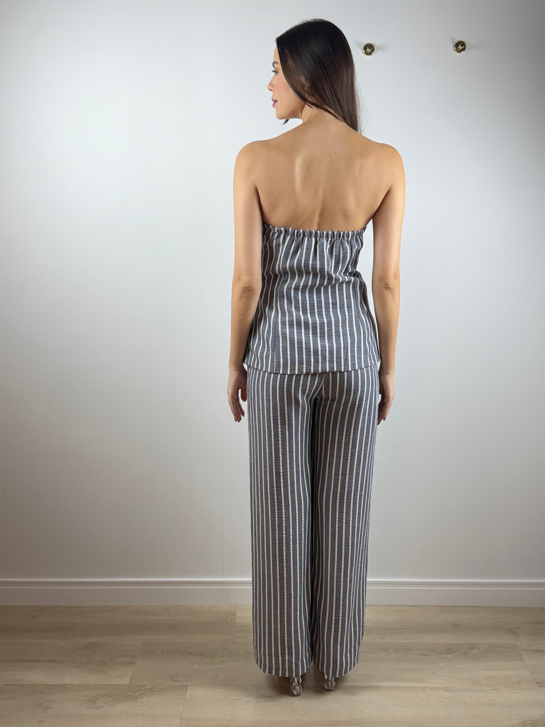 Conjunto listrado tomara que caia e calça cinza Conjunto listrado tomara que caia e calça cinza