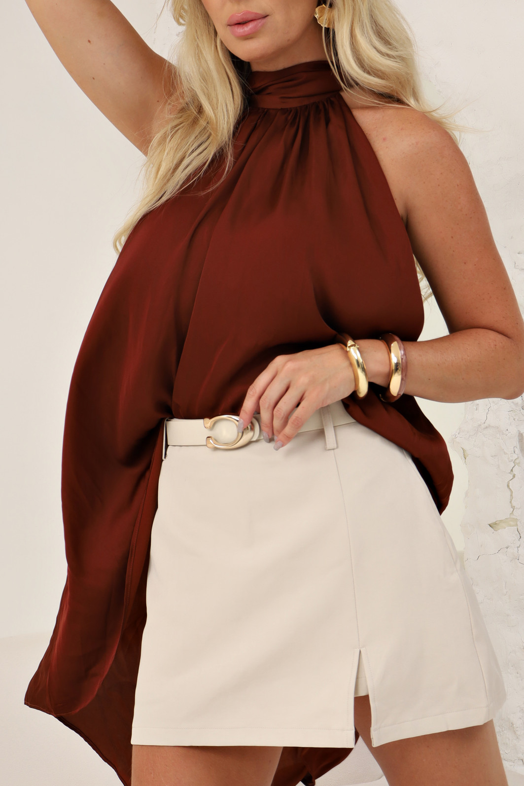 Saia curta com cinto off Saia curta com cinto off