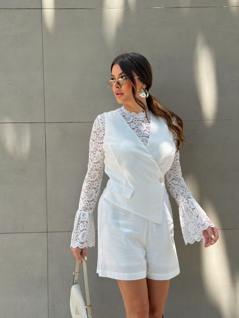 Macaquinho alfaiataria off white Macaquinho alfaiataria off white