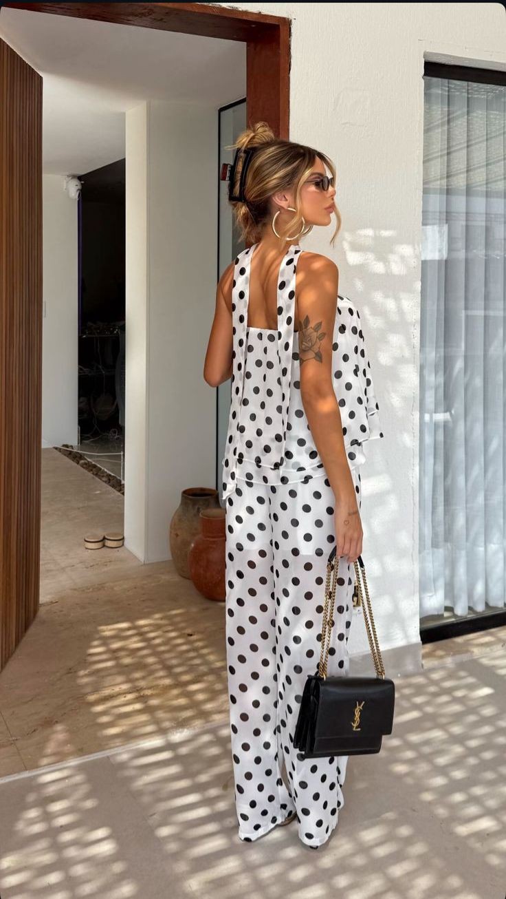 Conjunto tomara que caia e calça poá branco Conjunto tomara que caia e calça poá branco